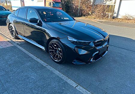 BMW M5 / Ultimate Paket/Prod. 2025/Keramik/Carbon