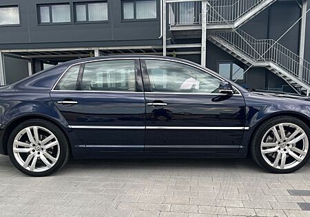 VW Phaeton Volkswagen 4.2 V8 4MOTION Tiptronic 5-Sitzer -