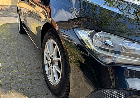 Mercedes-Benz CLA 200 -