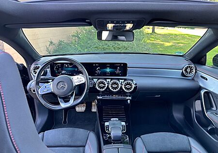 Mercedes-Benz CLA 200 Shooting Brake AMG Line Autom pano mbux