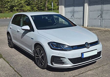 VW Golf Volkswagen 7 FL GTE 1.4 TSI, pACC, DAB, LED