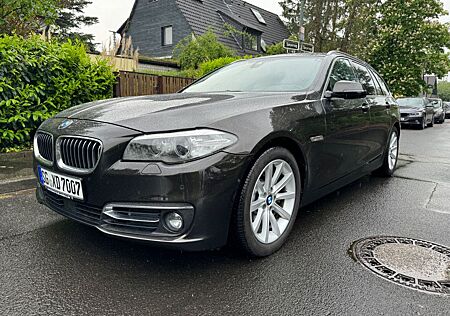 BMW 530d xDrive Touring A Luxury Line Luxury Line