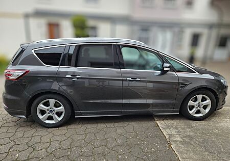 Ford S-Max 2,0 TDCi 132kW Titanium PowerShift Tit...