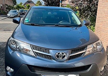 Toyota RAV 4 2,0-l-D-4D 4x4 - top Zustand, mit 8 Reifen