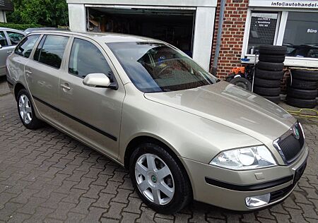 Skoda Octavia Combi Elegance 1.Hand,Auomatikgetr.,NAVI