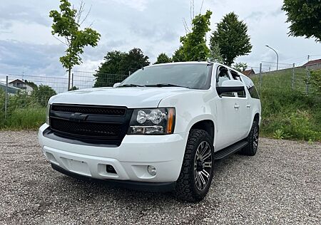 Chevrolet Suburban LT / 6.Sitzer /AHK / Flexfuel