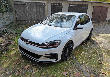 VW Golf Volkswagen 7 GTI Facelift, Schalter mit wenig KM!