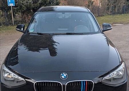 BMW 114i TüV Scheckheft PDC SHZ LM Allwetter