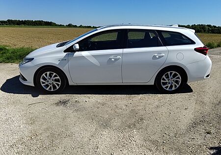 Toyota Auris Touring Sports Hybrid