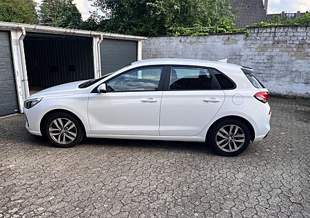Hyundai i30 1.4 Trend, Gut gepflegt wenig Kilometer