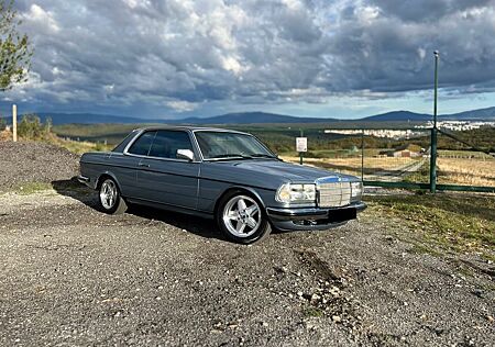 Mercedes-Benz CE 280 W123 Coupe 280CE