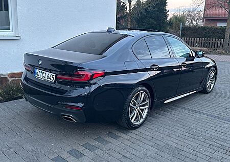 BMW 530d A -M Sportpaket + Glasdach + Head-Up + uvm.