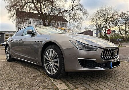 Maserati Ghibli 3.0 V6 350HP GranLusso Vollausstattung