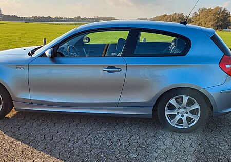 BMW 118i 1er Baureihe E81 Limousine AHK