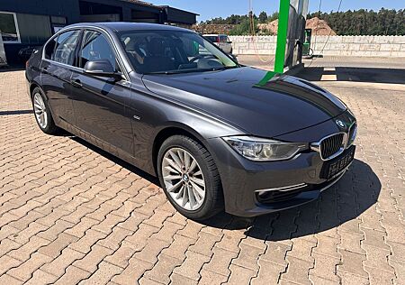 BMW 320 d Lim. Luxury Navi Xenon Leder PDC Automatik