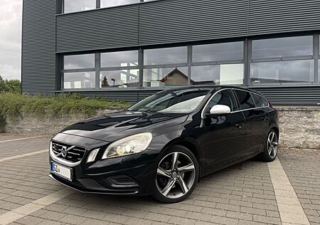 Volvo V60 D5 158kW AWD Aut. R-Design *ACC+Bi.XEN+NAVI*