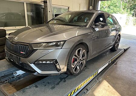Skoda Octavia RS Plus 4x4 2.0TDI /PANO/AHK/MATRIX/ST-H