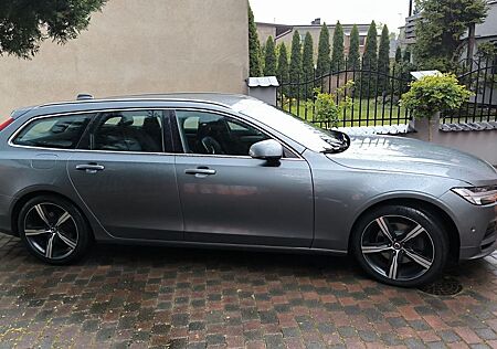 Volvo V90 D3 Momentum | 1. Hand DE | 8-fach b.