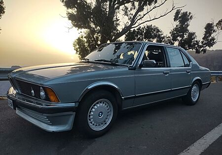 BMW 728i e23