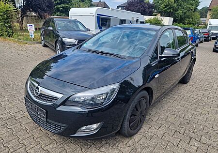 Opel Astra J Lim. 5-trg. Selection