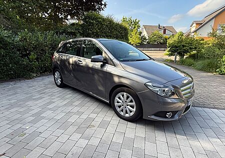 Mercedes-Benz B 180 Sports Tourer in sehr gutem Zustand