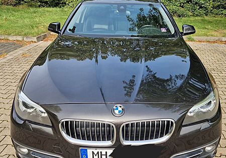 BMW 525d xDrive Touring A Luxury PANO/ KAM/ DVD