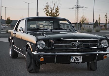 Ford Mustang , V8, Servo, Scheibenbremsen,Schwarz Matt