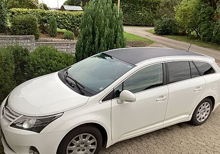 Toyota Avensis Combi 1,6-l-Valvematic -