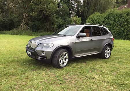BMW X5 4.8i -