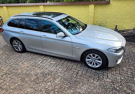 BMW 520d Touring Pano/Kamera/HUD/Leder/el.Heckklappe
