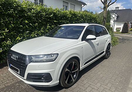 Audi SQ7 4.0 TDI qu. V8/7-Sitzer/Vollausst./PANO