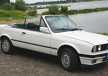 BMW 325 i A