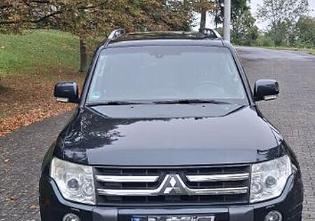 Mitsubishi Pajero 3,2 DI-D Instyle Automatik