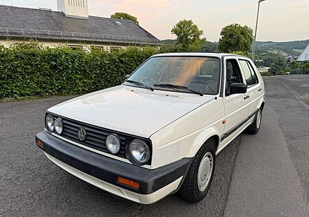 VW Golf Volkswagen 2/ 1.8 Automatik Top Zustand