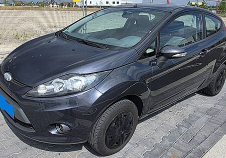 Ford Fiesta 1,25 60kW 8 - Fach Bereift Technisch TOP