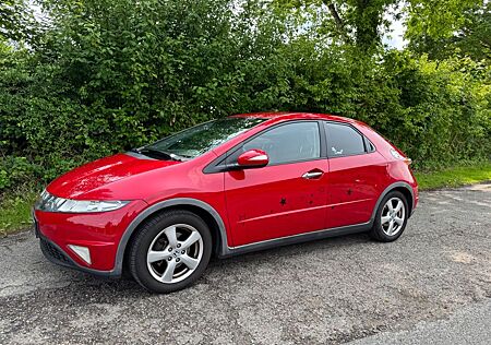 Honda Civic 1.4, TÜV bis März 2026, 8-fach bereift