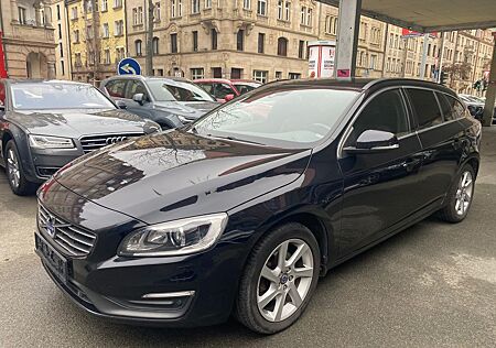 Volvo V60 D3 Momentum LEDER NAVI XENON PDC