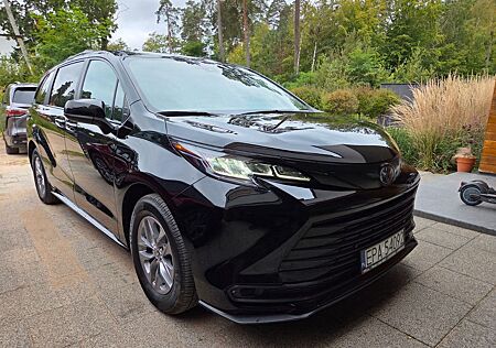 Toyota Sienna AWD 8 sitze