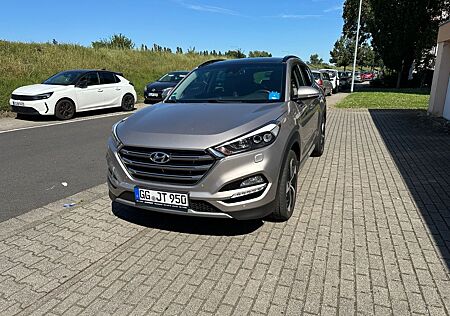 Hyundai Tucson *Navi*PDC*RFK*Panorama*