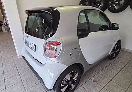 Smart ForTwo coupé 60kW EQ 22KW Lader -