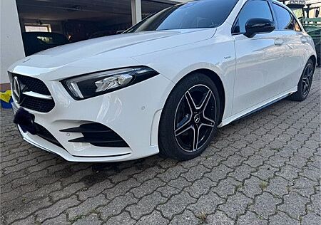 Mercedes-Benz A 180 AMG-Line, Panorama,Rückfahrkamera