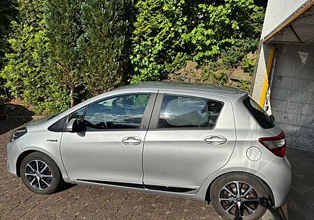 Toyota Yaris 1,5-l-VVT-i Hybrid CVT Team Deutschlan...