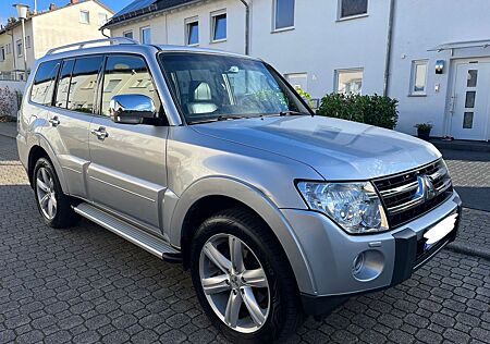 Mitsubishi Pajero 3,2 DI-D Edition 25*Navi*AHK*7.Sitzer