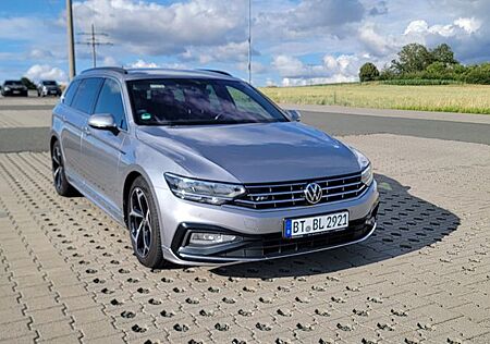 VW Passat Alltrack Volkswagen 2.0 TDI R-Line DSG 4MOTION