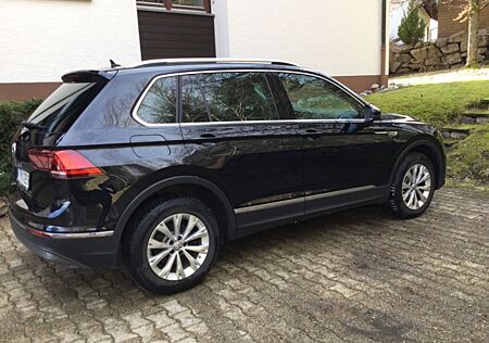 VW Tiguan Volkswagen 2.0 TSI 132kW DSG BMT 4MOTION Highlin...