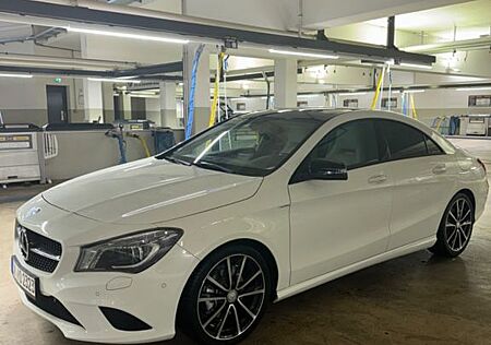 Mercedes-Benz CLA 200 -