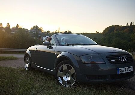 Audi TT Roadster 1.8T quattro - Mokassin/ohne Spoiler