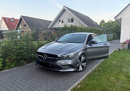 Mercedes-Benz CLA 200 Shooting Brake CLA 200 d 4MATIC DCT ...