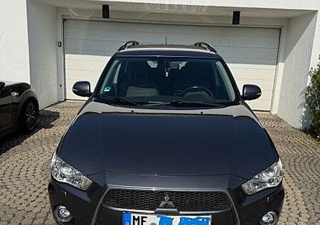 Mitsubishi Outlander 2.2 DI-D Instyle 4WD TC-SST Instyle