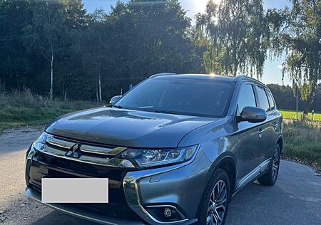 Mitsubishi Outlander 2.2 DI-D 4WD Automati...